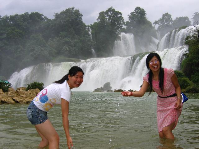 我和師姐在德天瀑布