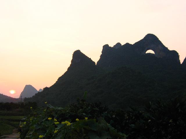 月亮山