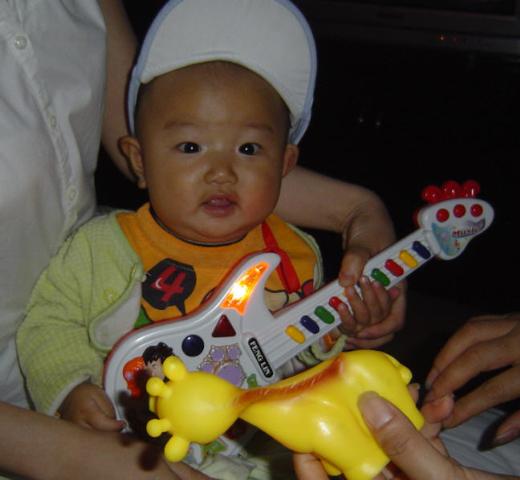 <p style="font-size:16px"><font color="red">看我可愛吧，呵呵！</font></p>